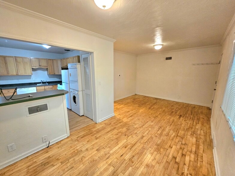 Living room looking into kitchen. - 755 19th St