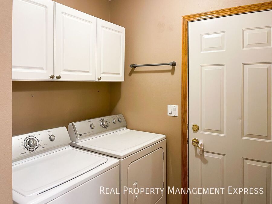 Building Photo - Coming soon: 4 Bedroom 3.5 Bathroom Single...