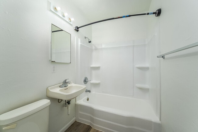 Building Photo - 1036 East 61st St N