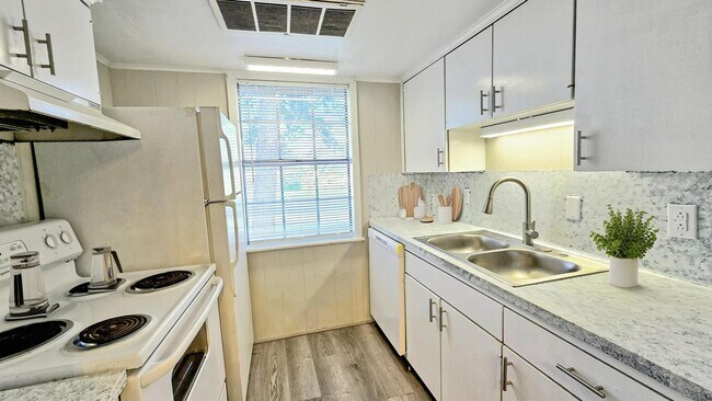 Building Photo - Timbers Apartments