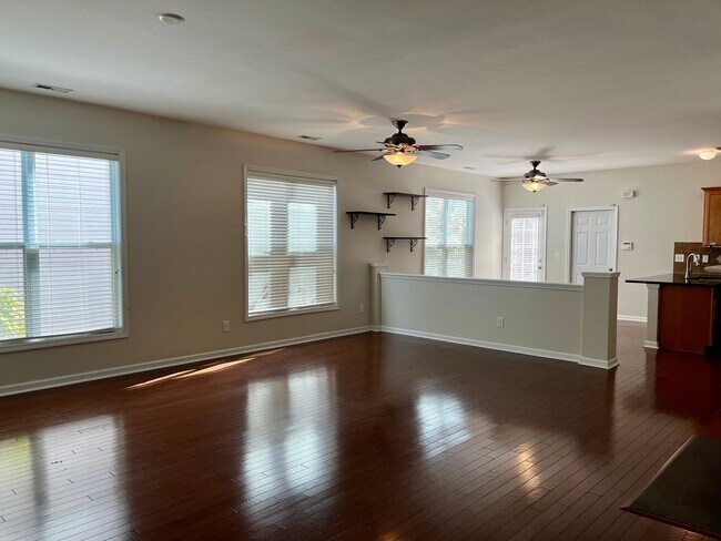Building Photo - 1109 Somers Dr