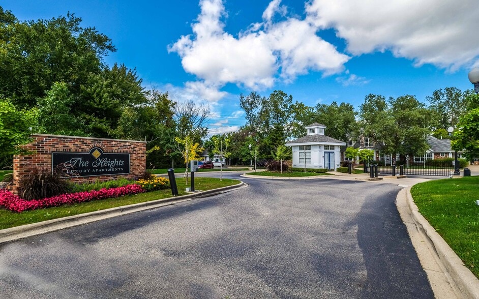 The Heights 1545 E 13 Mile Rd Madison Heights MI 48071 Apartment Finder