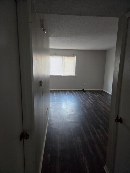 Building Photo - 3223 Schuetzen Ln