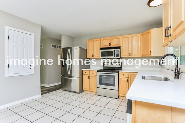 Building Photo - Pet-Friendly 3 Bedroom Home in Ballwin