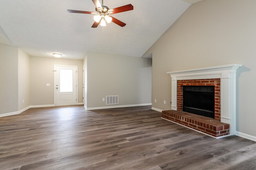 Building Photo - 85 Paris Dr