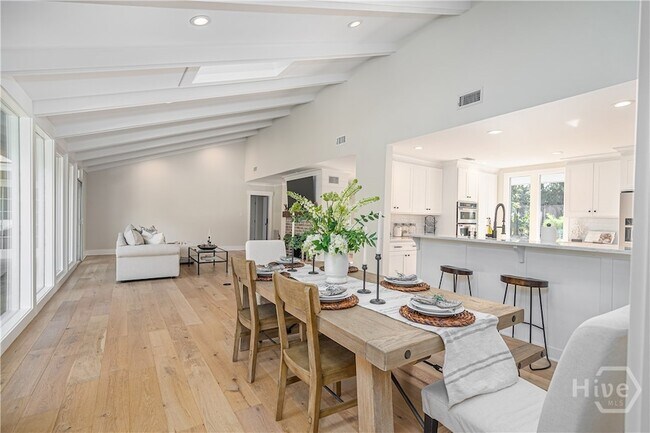 Building Photo - 10 Howley Ln