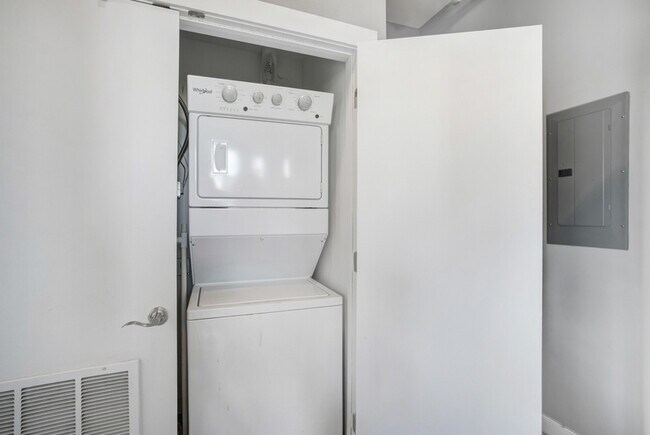 Building Photo - 4301 Olive St