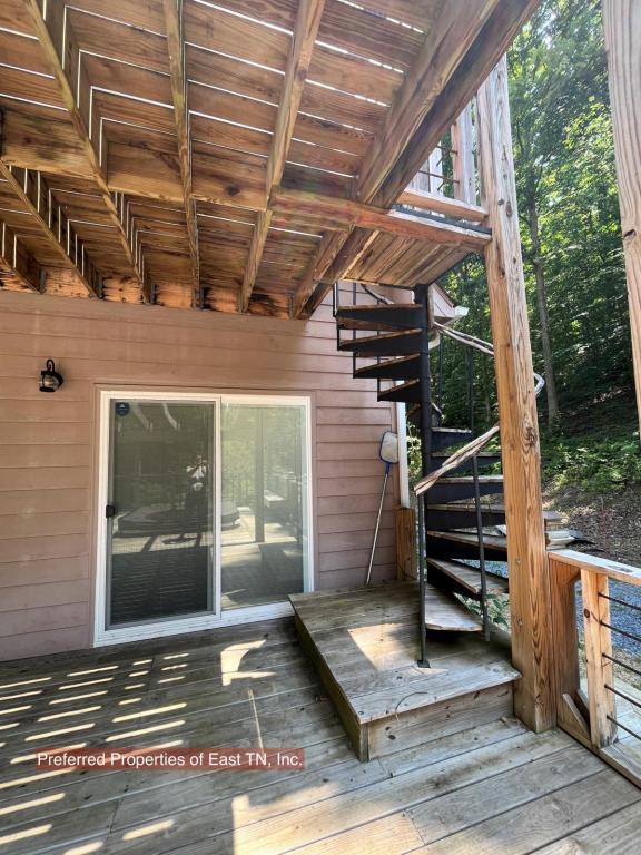 Building Photo - 709 Browns Mountain Rd