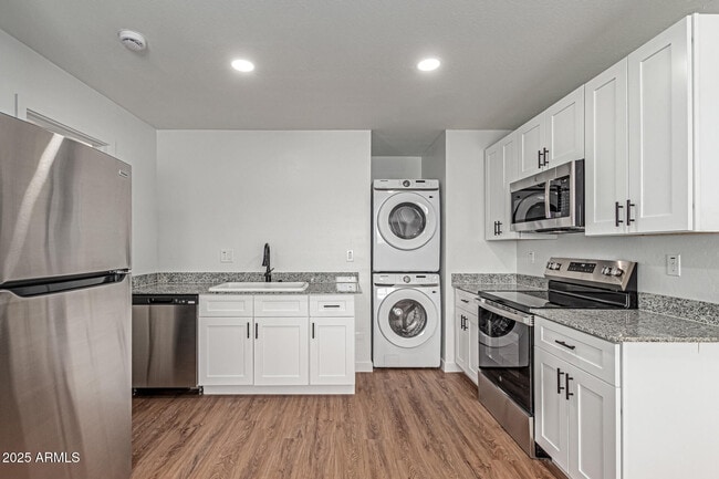 Building Photo - 1934 E Carver Dr