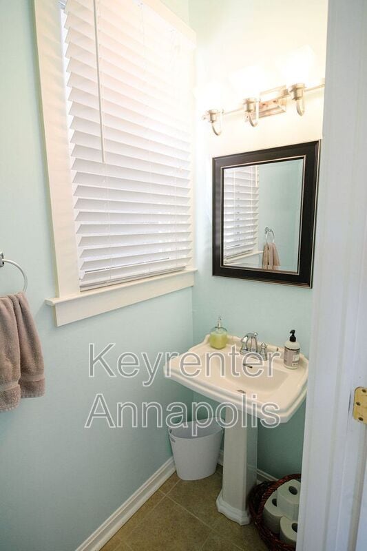 Building Photo - 4 Morris St