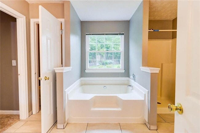 Building Photo - 1061 Chase Creek Ct