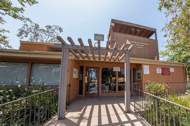 Building Photo - Mission Valley-Beautifully Updated Condo-N...