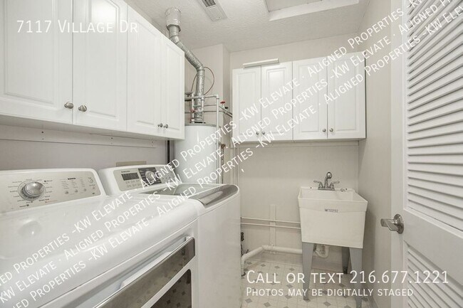 Building Photo - 7117 Village Dr