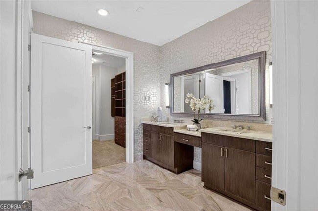 Building Photo - 1065 Peachtree St NE