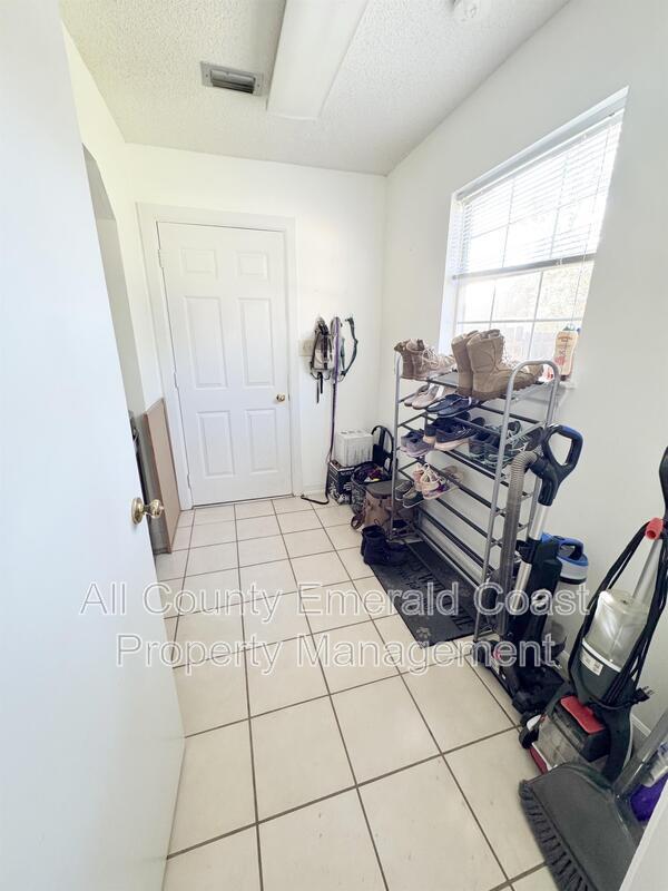 Building Photo - 1126 Bay Ct