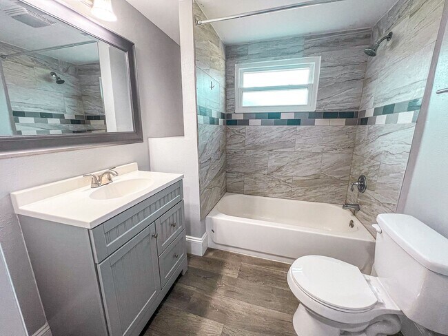 Building Photo - Charming Home in the Heart of Downtown Kis...