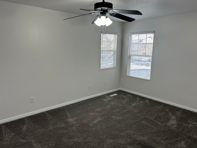Building Photo - Impressive Remodeled 2 Bed 2 Bath Townhome