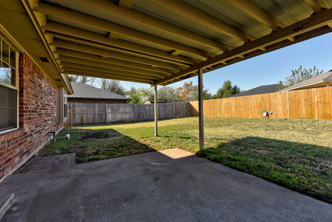 Building Photo - 1904 Pendleton Dr