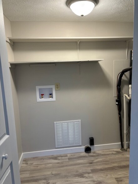 Building Photo - 5305 Big Tyler Rd