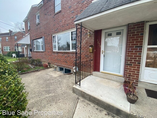 Building Photo - 3 br, 2 bath House - 1638 Powell Rd