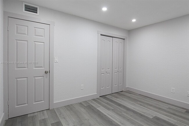 Building Photo - 17255 SW 95th Ave