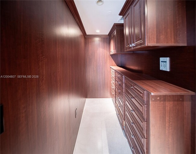 Building Photo - 20201 E Country Club Dr