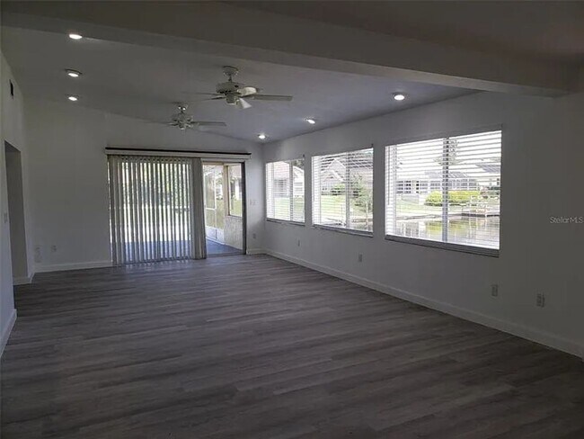 Building Photo - Canal Home 3 Bed 2 Bath