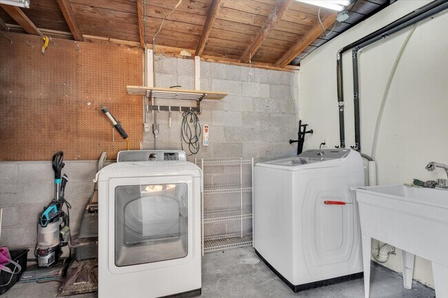 Building Photo - 2008 Franklin Ave