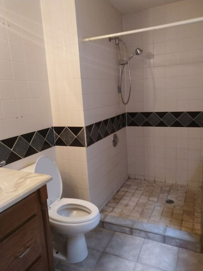 Building Photo - 2425 Justin Dr SW