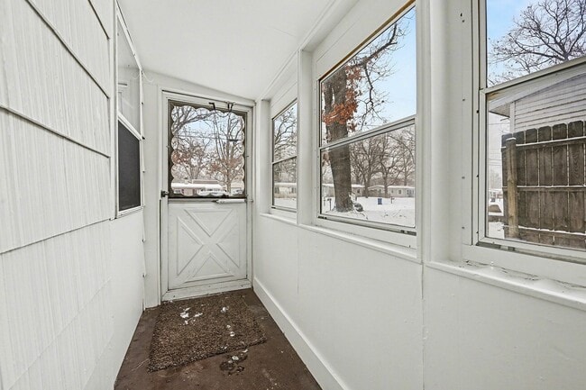 Building Photo - 2423 Sonora St