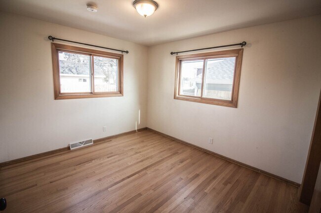 Building Photo - 706 North St