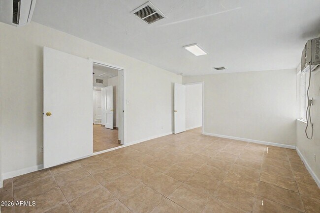 Building Photo - 6138 N 15th Ave