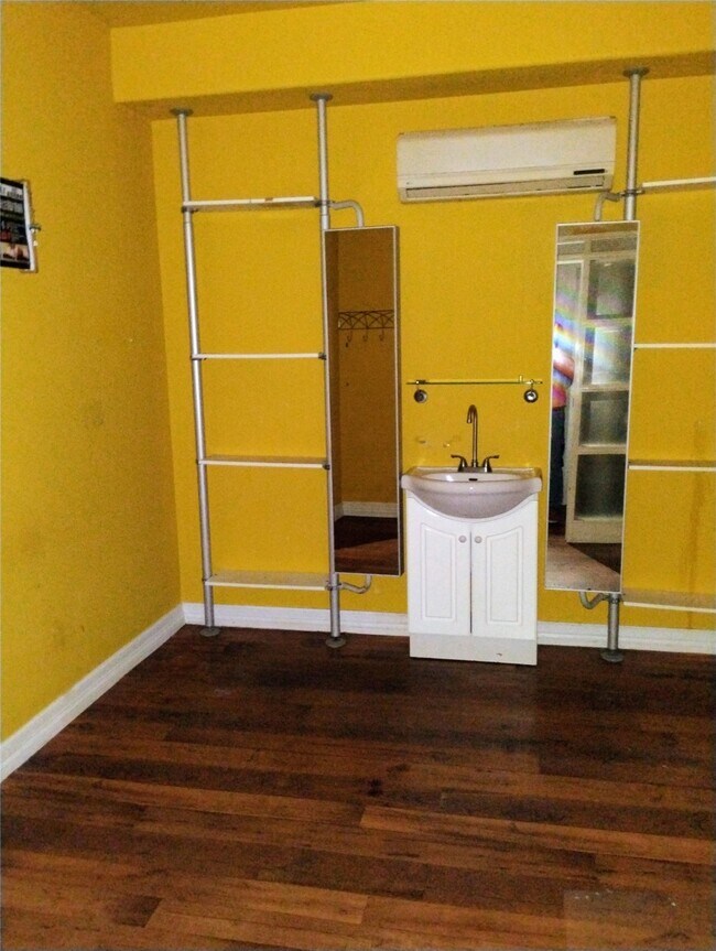 Building Photo - 9788 Clarewood Dr