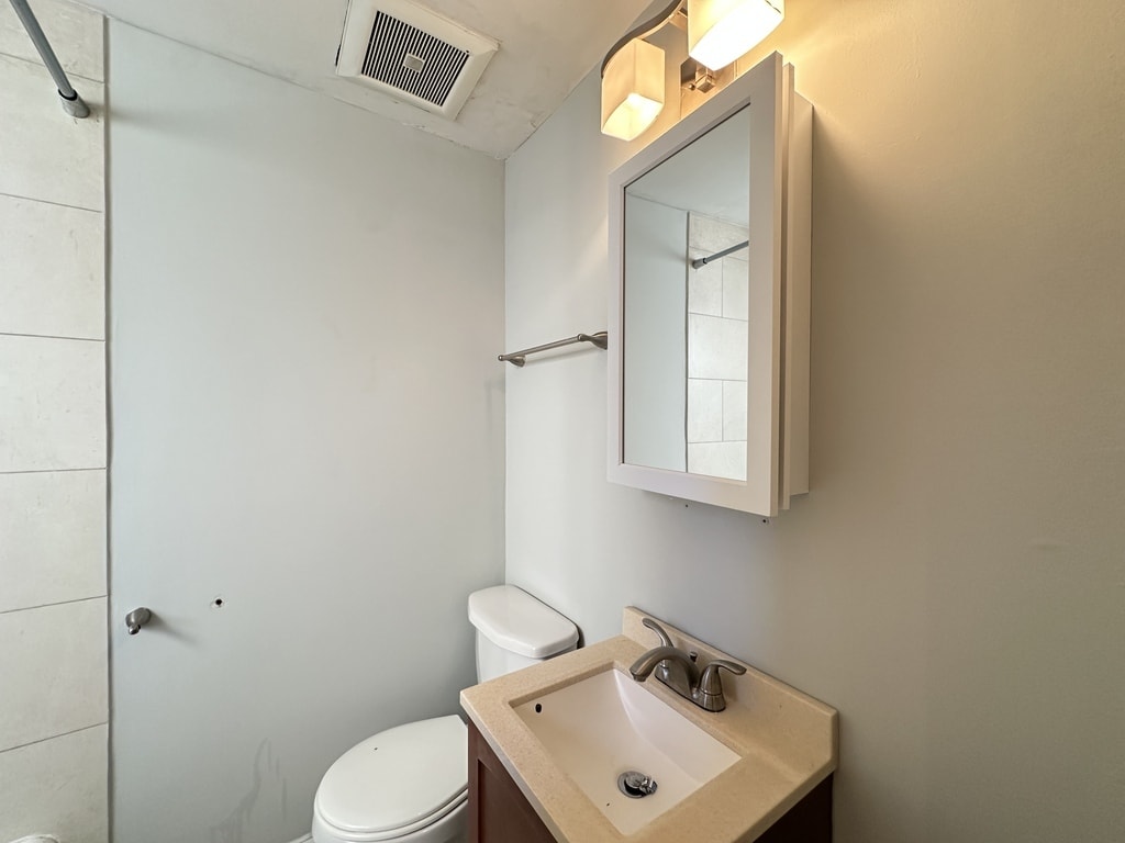 Building Photo - 623 W Patterson Ave