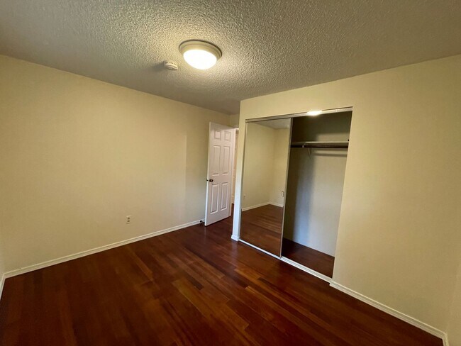 Building Photo - 10800 Lathrop Ln NW