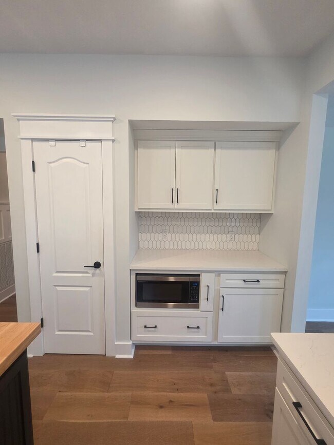 Building Photo - Beautifully remodeled home in LaVergne