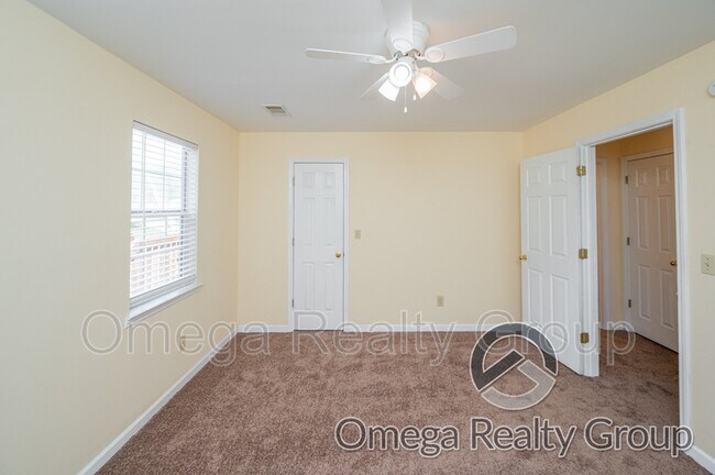 Building Photo - 484 Grey Hill Rd