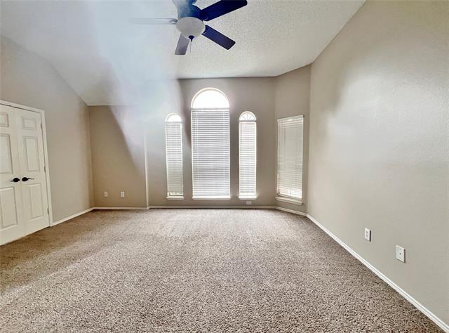 Building Photo - 15 Heritage Way