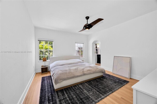Building Photo - 410 Majorca Ave