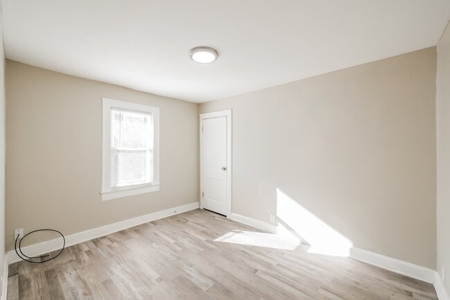 Building Photo - 3772 N Parker Ave