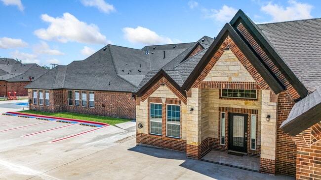 Building Photo - 703 E Oates Rd