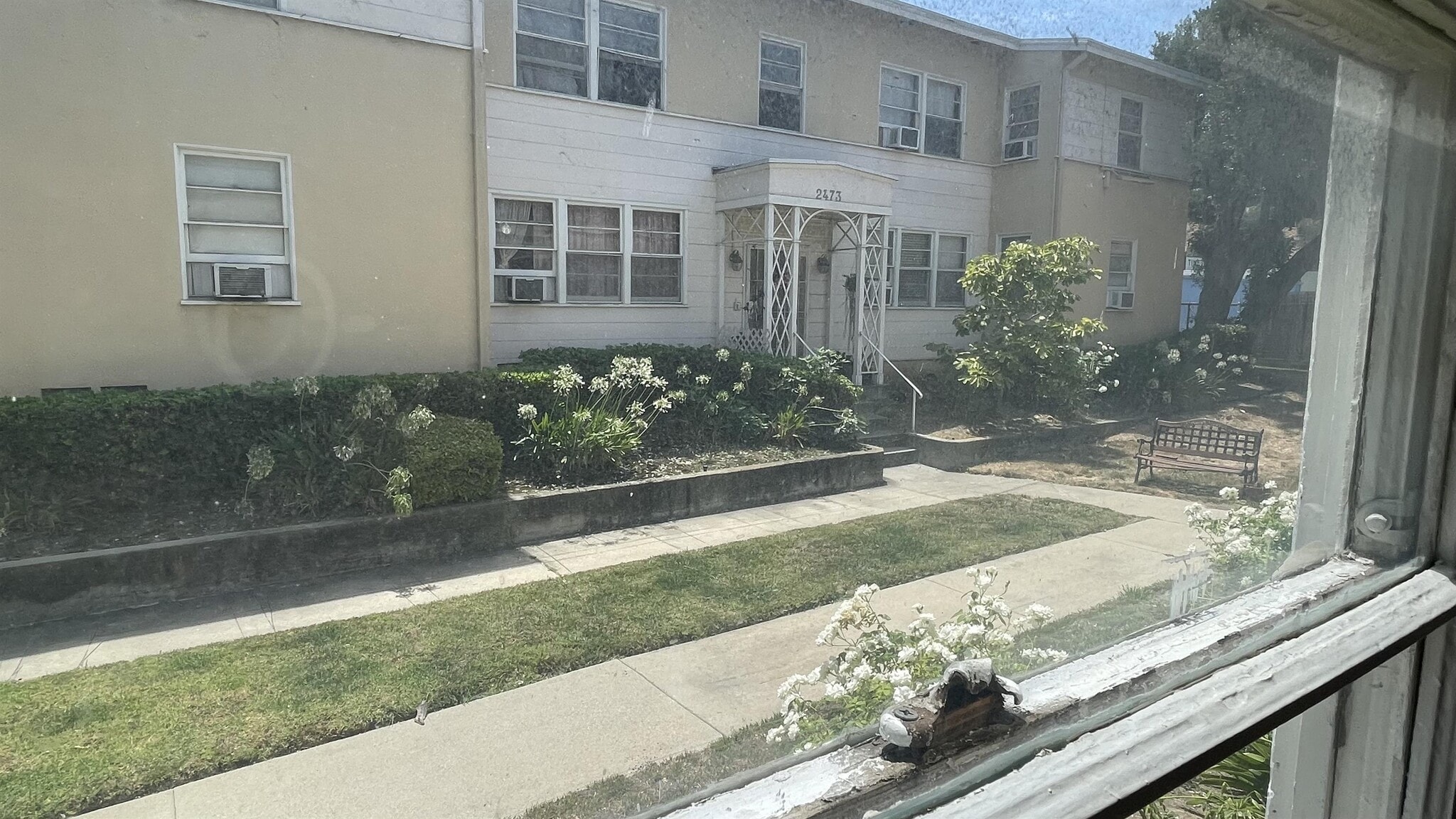 Building Photo - 2477 Silver Lake Blvd