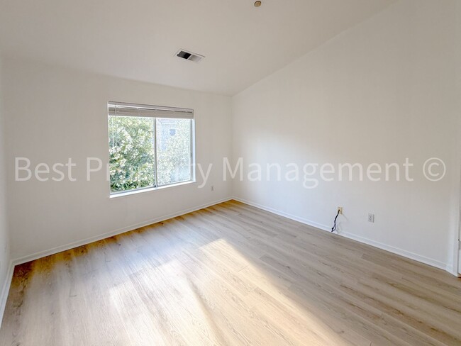 Building Photo - San Jose Townhome Near Levi Stadium