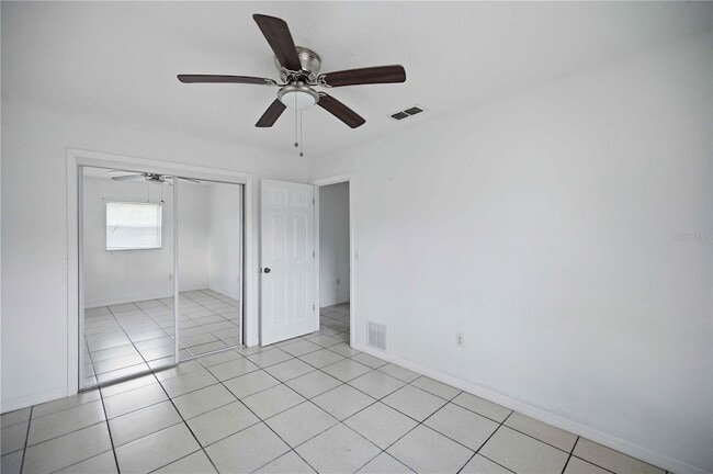 Building Photo - 421 NE 26th Ct