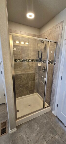 Master bathroom shower - 6081 Anders Ridge Ln