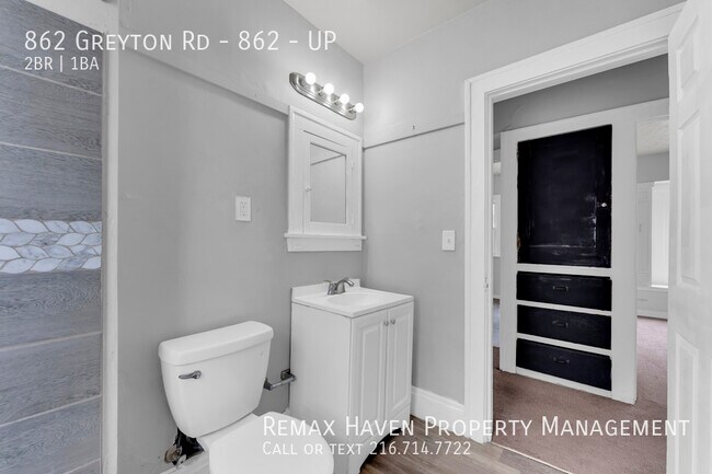Building Photo - 862 Greyton Rd