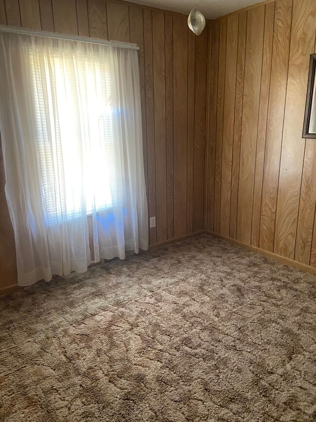 Building Photo - 2 bed 1 bath home in St Anthony