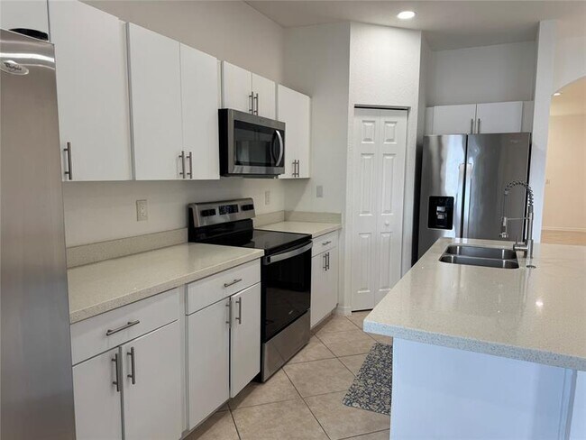 Building Photo - 4331 SW 131st Ln