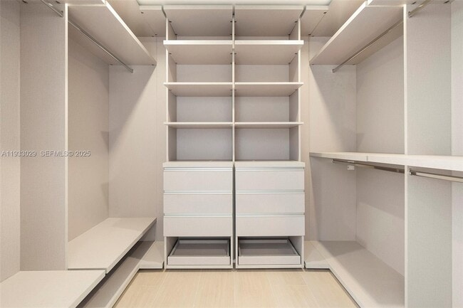 Building Photo - 10945 SW 75th Ct