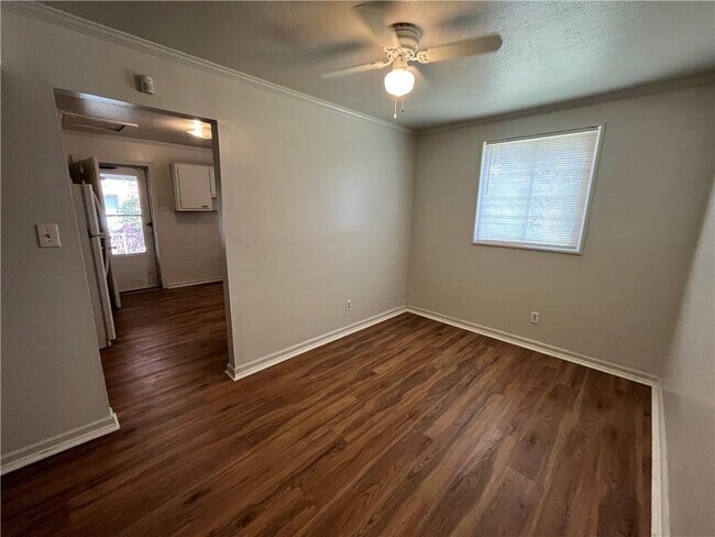 Building Photo - 459 Seabreeze Rd E